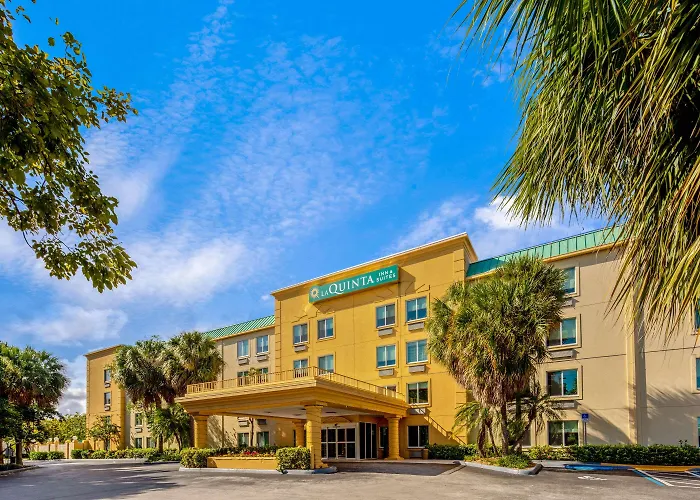 La Quinta By Wyndham Miami Cutler Bay Hotel
