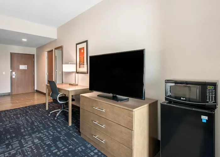 Comfort Suites Fort Lauderdale Airport & Cruise Port Dania Beach