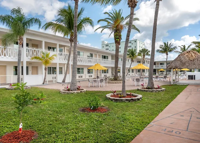 Downtown Hollywood Gardens Inn & Suites