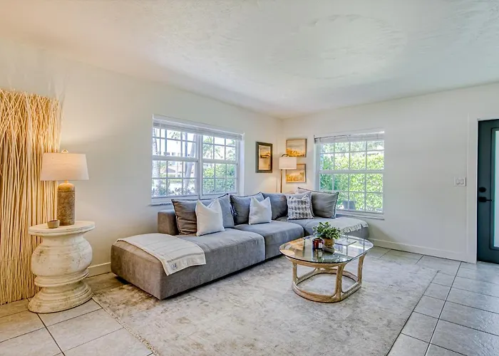 Juno Beach Luxury Villas