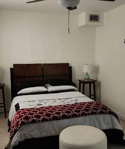 Leo Guest House Hollywood