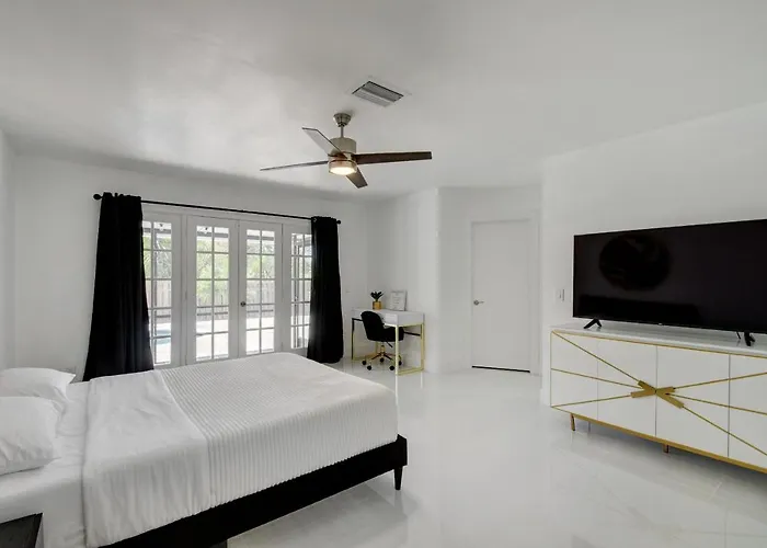 Lake Worth Beach Luxury Cottages
