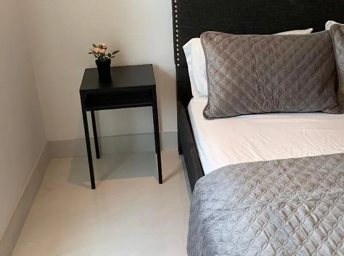 Bedroom With Sharing Bathroom Boca Raton