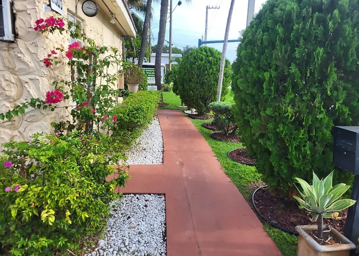 Barefoot Mailman Motel Lantana