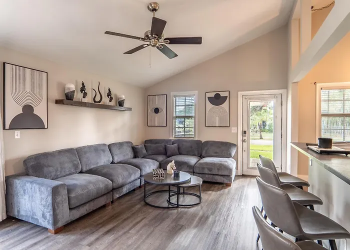 Vacation homes in Royal Palm Beach
