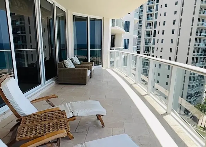 Riviera Beach Hotels With Jacuzzi in Room