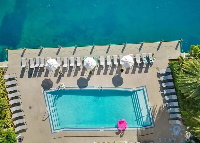 Modern Apartment - Amazing Pool - Near Beach Hallandale Beach