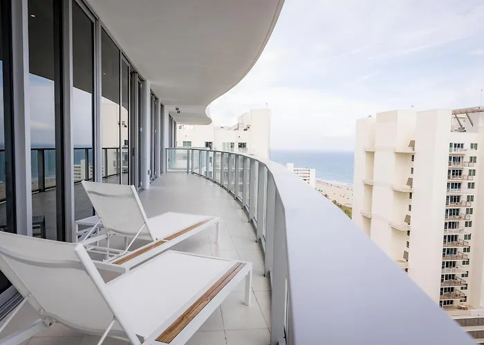 Luxury Hotels in Riviera Beach near 
