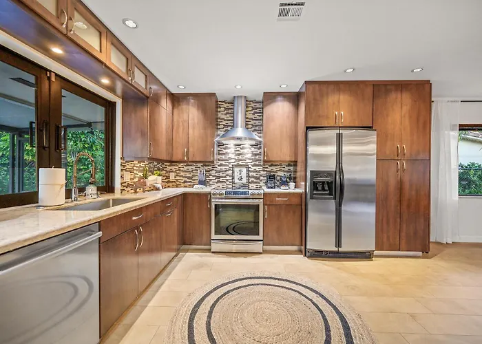 Vacation homes in Hollywood