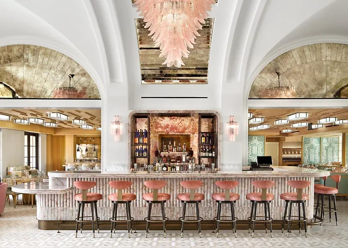 Luxury Hotels in Palm Beach near 