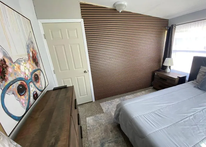 Home Like Retreat Hollywood
