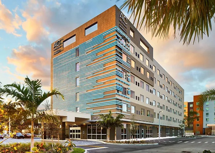 Lauderdale-by-the-Sea Hotels With Pool