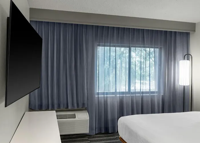 Coral Springs Hotels with Tennis Court