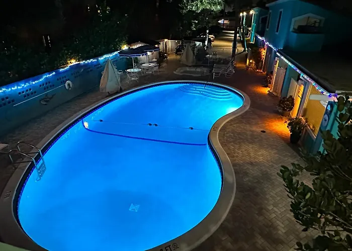 Palm Beach Shores Hotels With Jacuzzi in Room