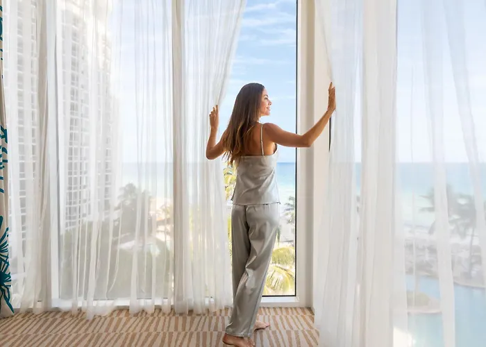 Luxury Hotels in Sunny Isles Beach near 